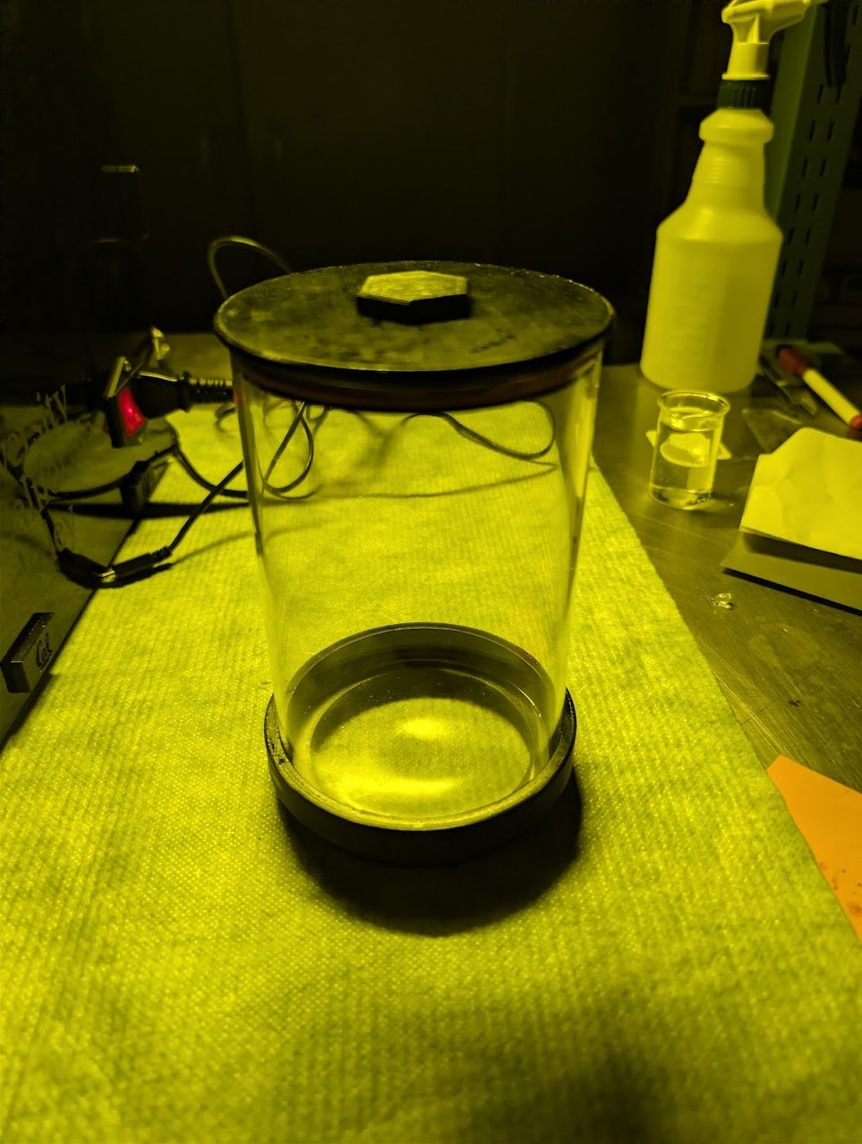 ../../_images/large_vial_assembled.jpg