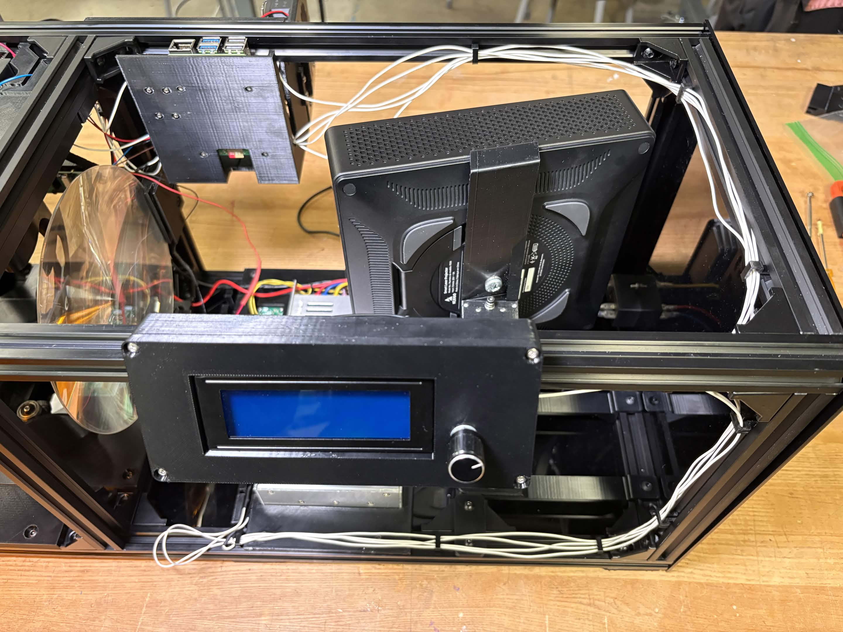 ../../_images/LCD_step2_assem.jpg